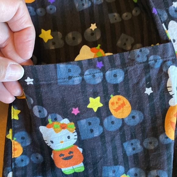 Hello Kitty by Sanrio scrub top, Halloween scrub top, women’s size medium - Picture 10 of 10